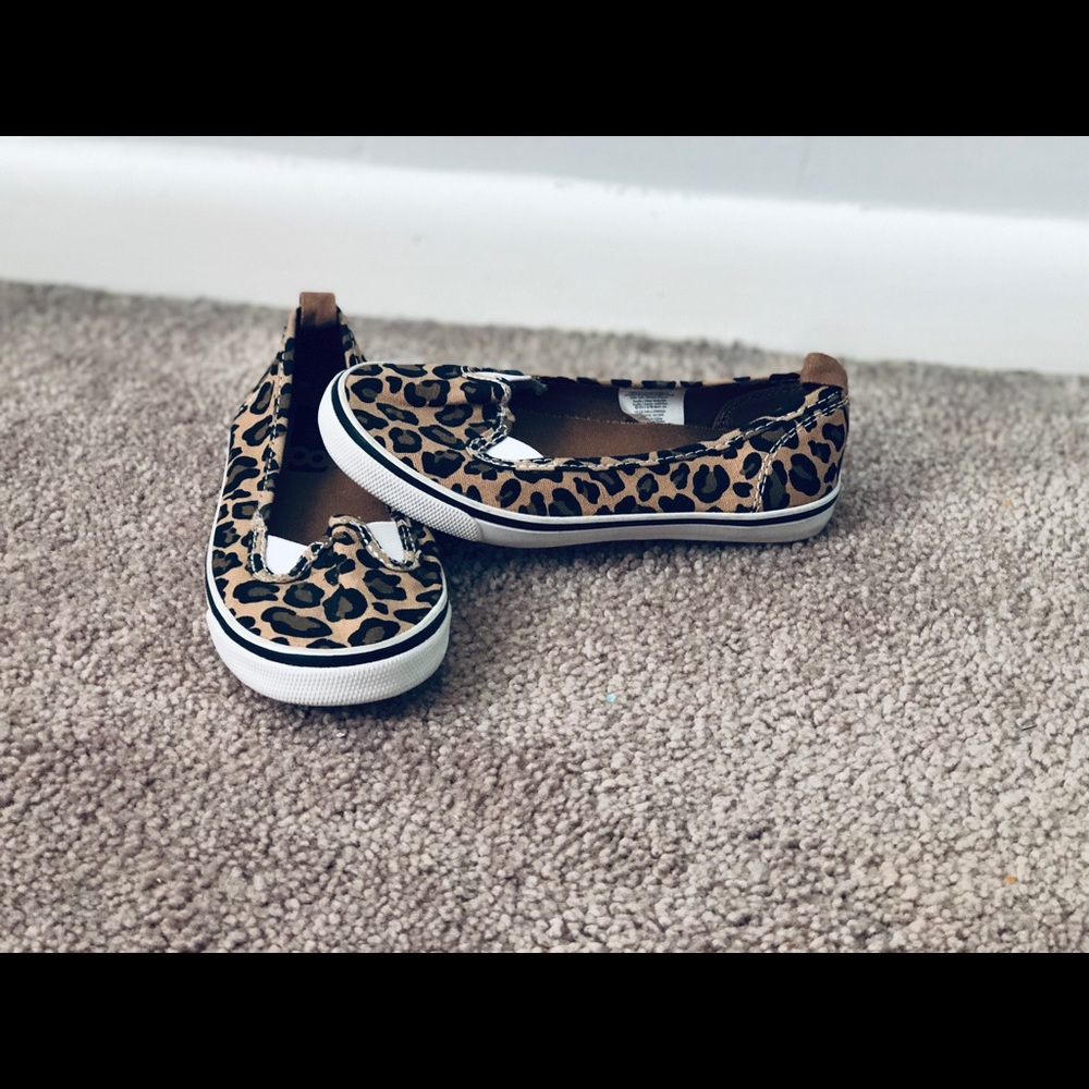 Crazy 8’s leopard slide on sneakers